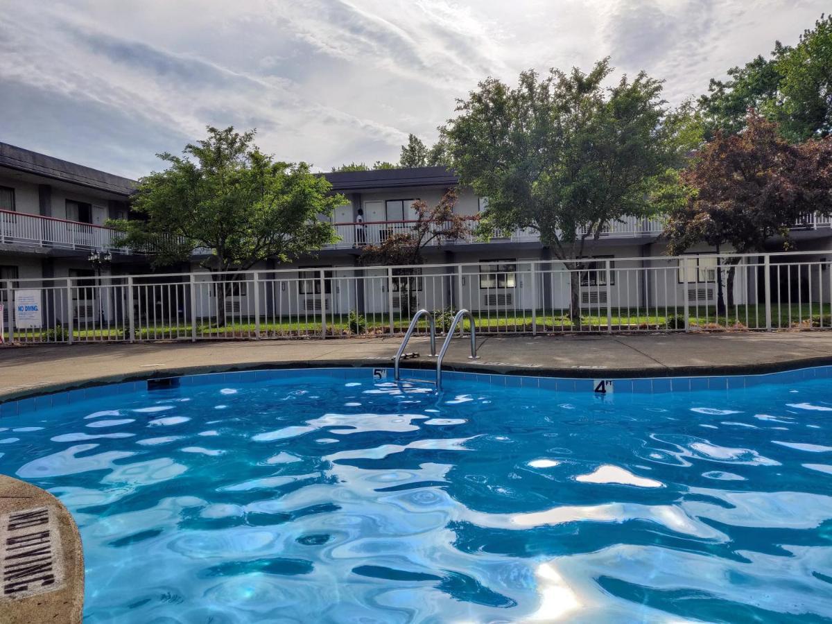 Sprucewood Inn Elyria Luaran gambar